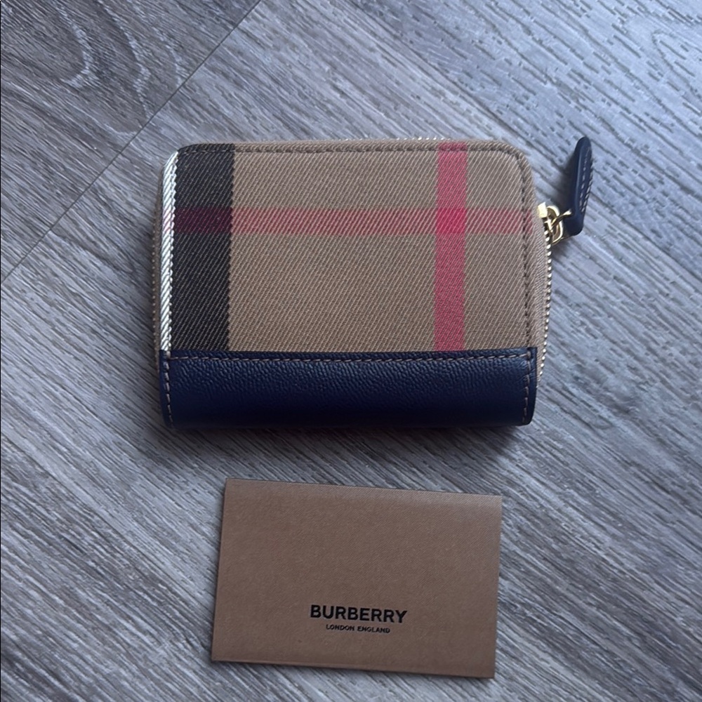 Burberry Women's Wallet Tan Navy Designer Zippy Wallet Mini Zip Around Wallet